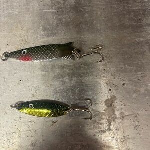 Source Unknown Silver and Green Fishing Lures spoon
